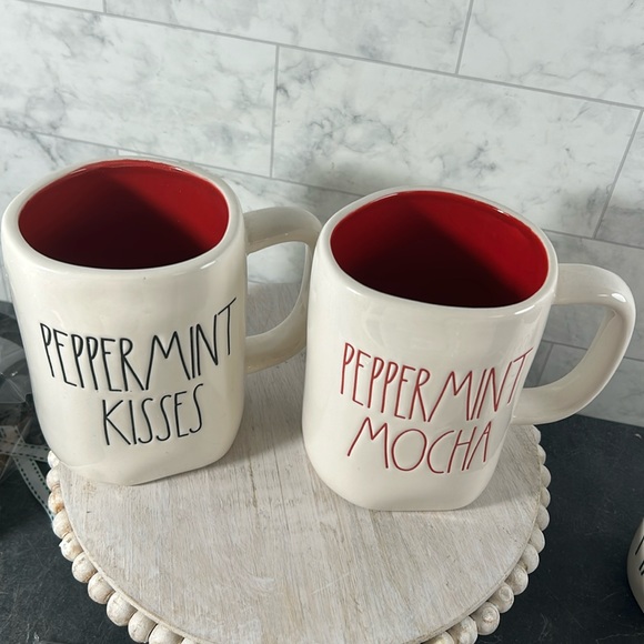 Sealed NWT Rae Dunn Christmas mug set of 2 peppermint mocha &peppermint kisses - Picture 1 of 4